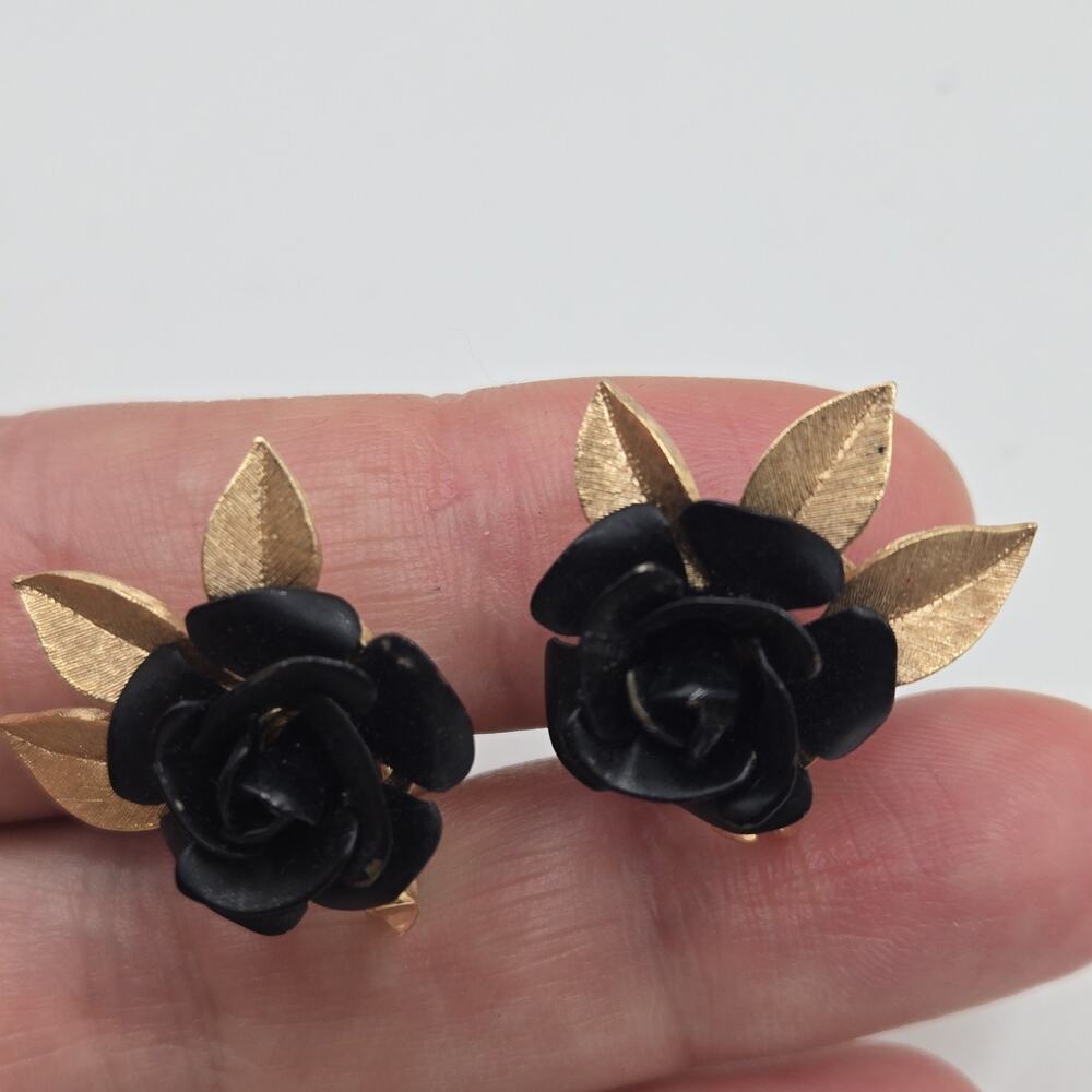 Vintage Crown Trifari Gold Tone Black Enamel Rose Clip On Statement Earrings
